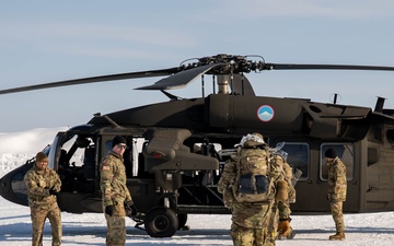 1-5th Inf Soldiers Practice Loading a UH-60 Blackhawk