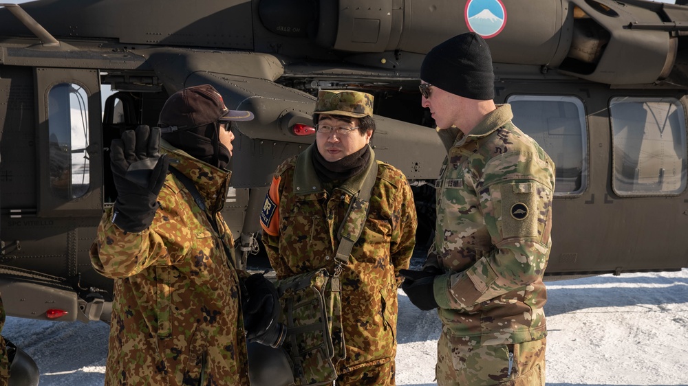 U.S. Army Officer Coordinates with JGSDF Public Affairs