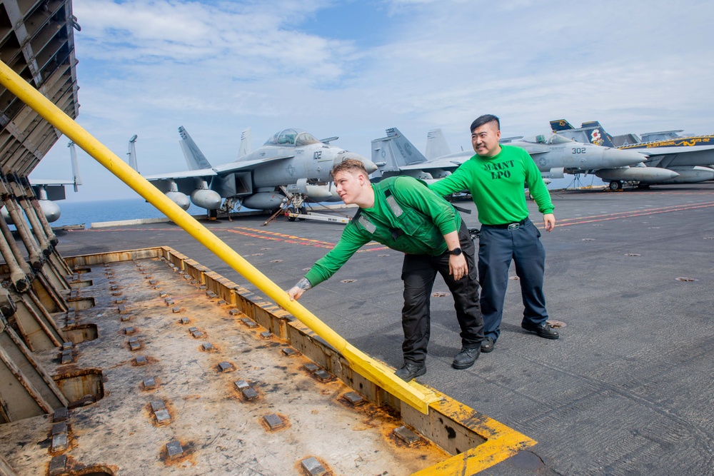 USS Carl Vinson (CVN 70) Conducts Routine Operations in the South China Sea