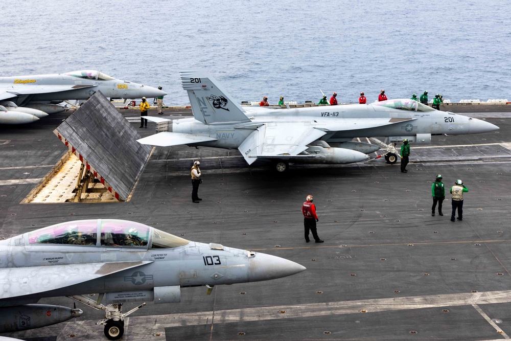 USS Carl Vinson (CVN 70) Conducts Routine Flight Operations in the South China Sea