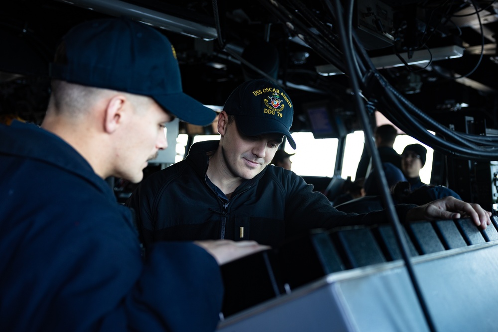 USS Oscar Austin (DDG 79) Verticle Replenishment