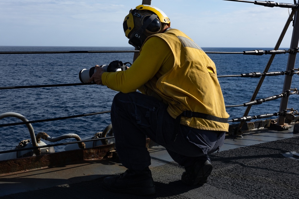 USS Oscar Austin (DDG 79) Verticle Replenishment