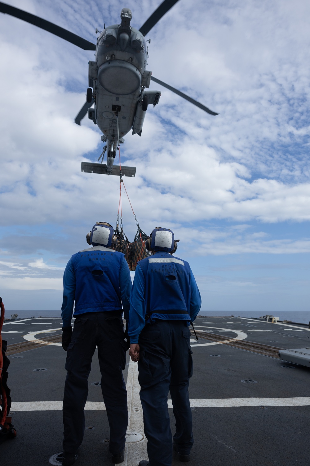 USS Oscar Austin (DDG 79) Verticle Replenishment
