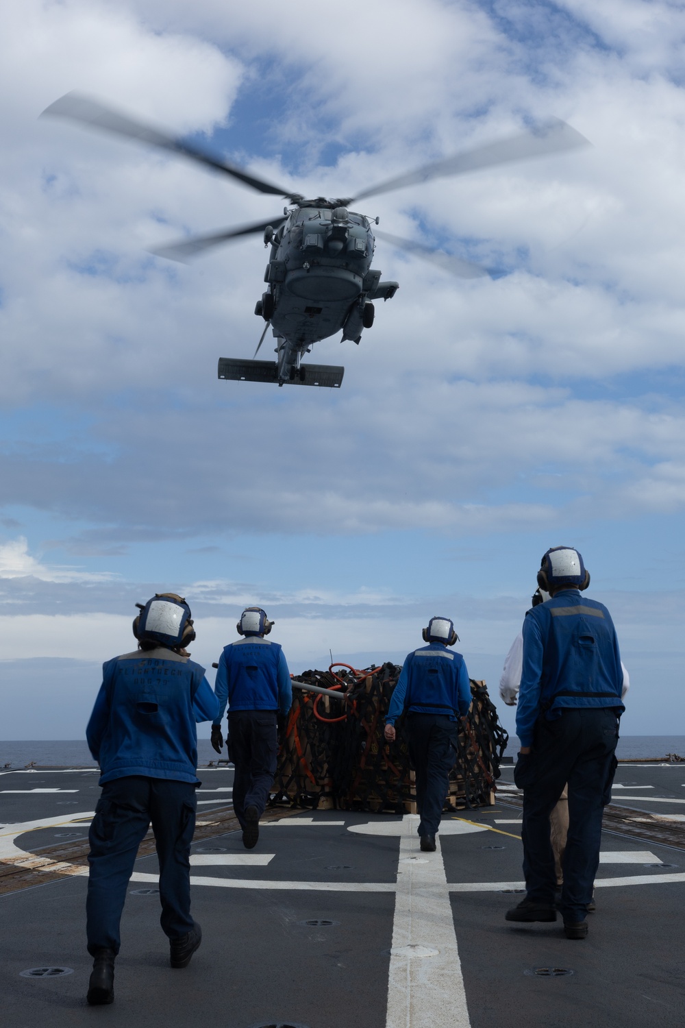 USS Oscar Austin (DDG 79) Verticle Replenishment