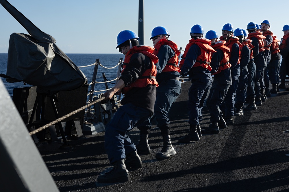 USS Oscar Austin (DDG 79) Verticle Replenishment