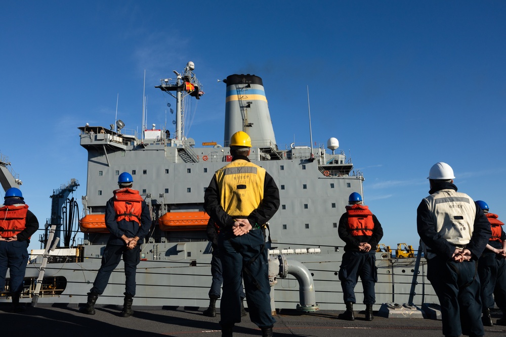USS Oscar Austin (DDG 79) Verticle Replenishment