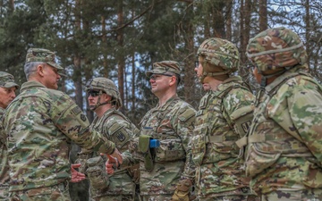 Lt. Gen. Charles David Costanza Visits 41st FAB Soldiers During Live Fire Exercise Evaluation