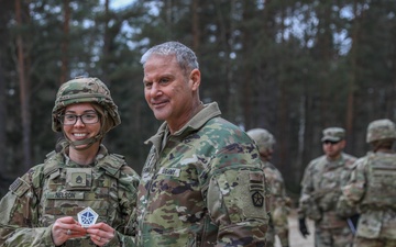 Lt. Gen. Charles David Costanza Visits 41st FAB Soldiers During Live Fire Exercise Evaluation