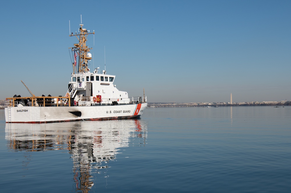 U.S. Coast Guard responding to Potomac River plane crash