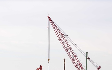 U.S. Army Corps of Engineers crews commence wreckage removal operations at site of Potomac River Aviation Incident