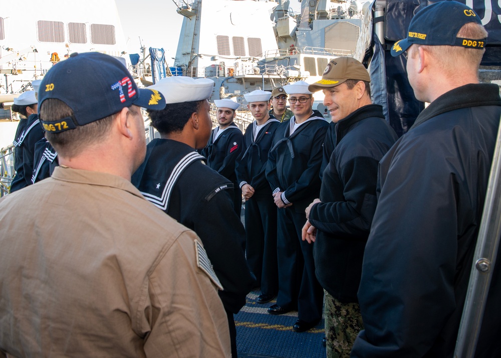 Vice Adm. Gumbleton Visits USS Mahan