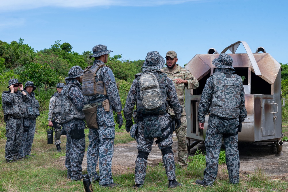 736, 36 SFS trains JASDF during Pacific Defender