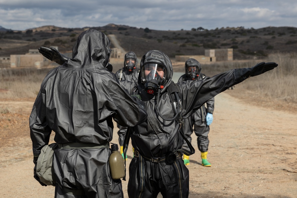 11th MEU and CLB 11 conduct simulated threat containment