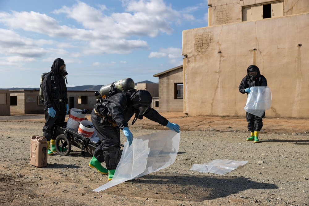 11th MEU and CLB 11 conduct simulated threat containment