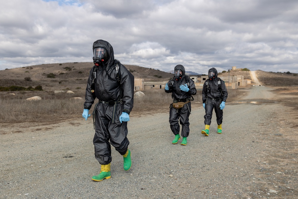 11th MEU and CLB 11 conduct simulated threat containment