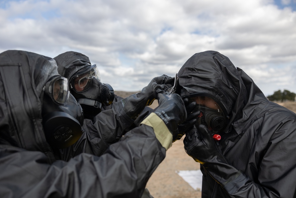 11th MEU and CLB 11 conduct simulated threat containment