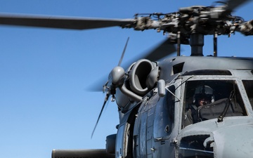 Wayne E. Meyer Conducts Flight Operations