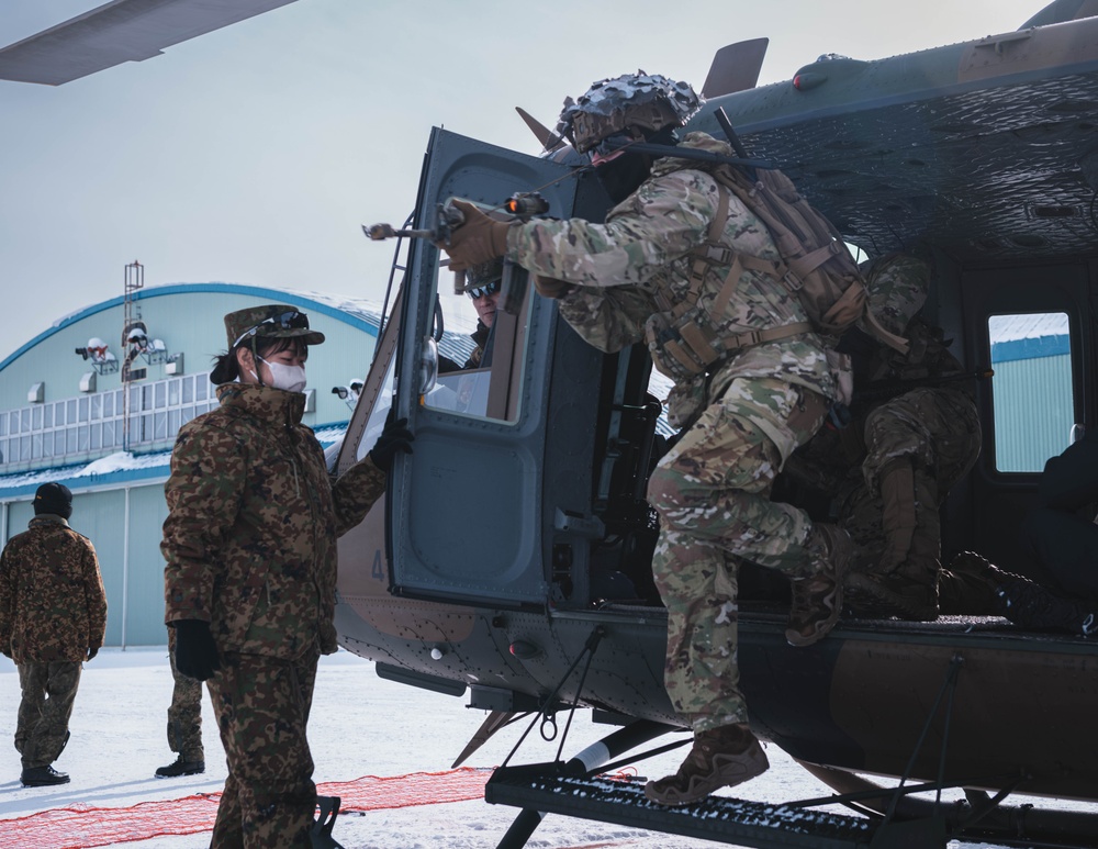 U.S. Soldiers Conduct UH-60 Black Hawk Dismount Training