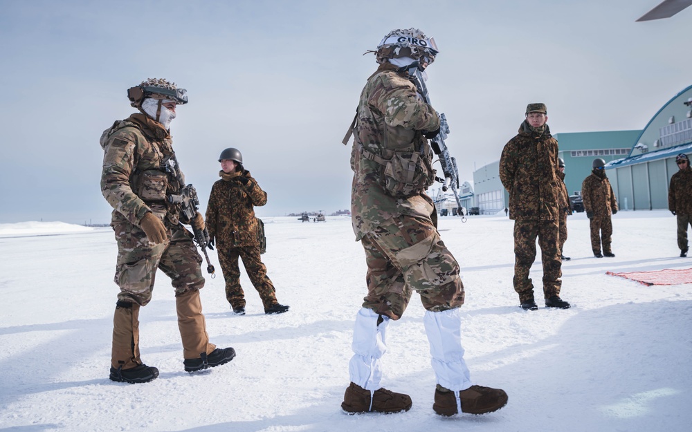 U.S. Army Soldiers Load on to Aircraft