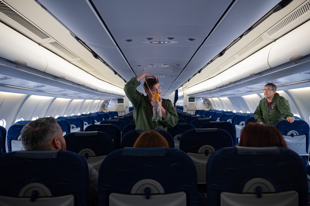 Nellis, Creech honorary commanders ride RAF Voyager during Red Flag-Nellis 25-1