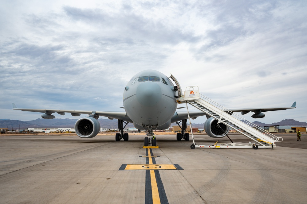 Nellis, Creech honorary commanders ride RAF Voyager during Red Flag-Nellis 25-1