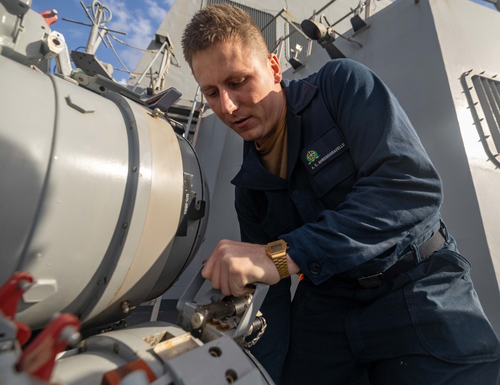 USS Preble (DDG 88) SVTC Breech Air Flask Connection