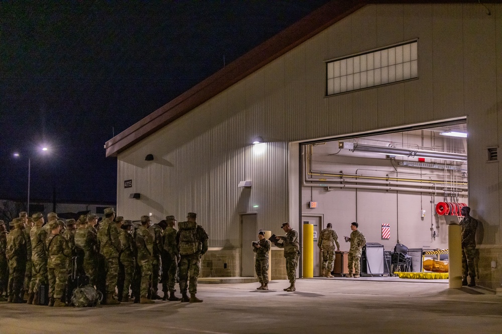 U.S. Army South contingency command post deploys to support migrant holding operations