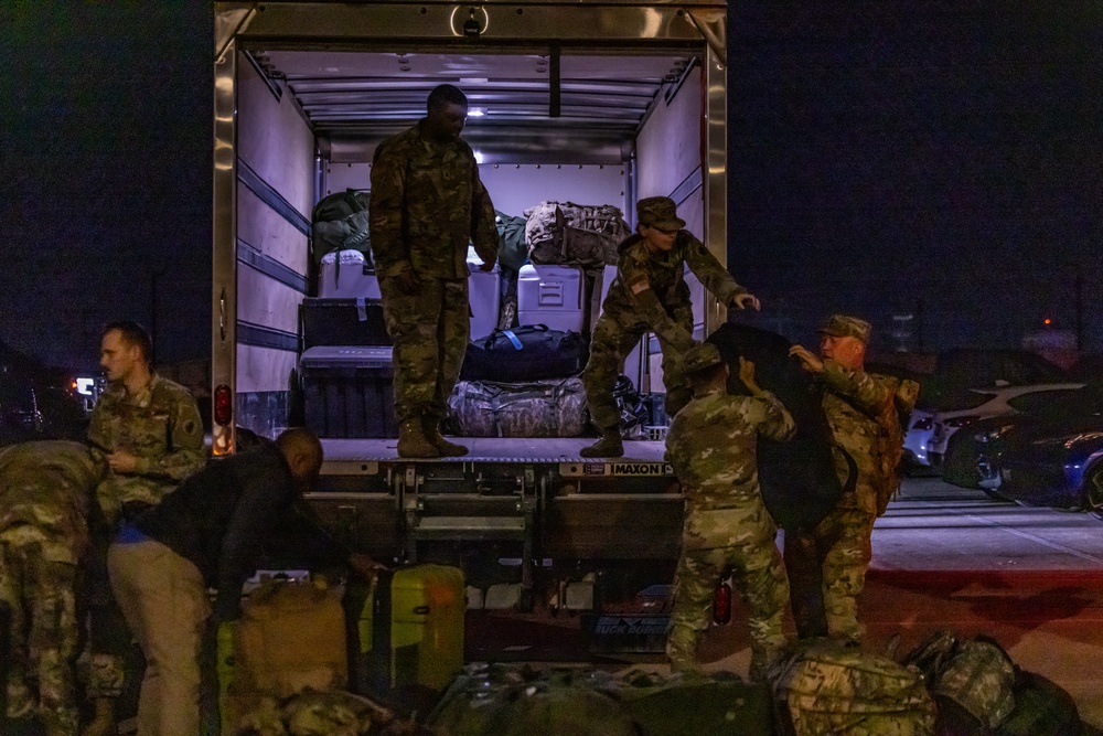 U.S. Army South contingency command post deploys to support migrant holding operations