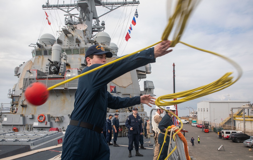 USS Benfold Arrives at Subic Bay