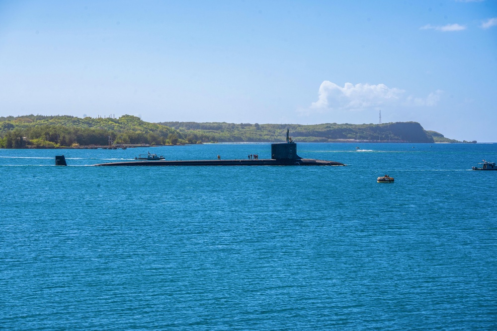 USS Minnesota transits Apra Harbor