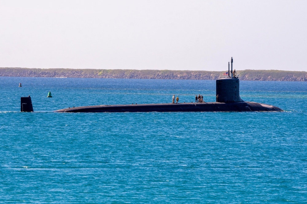 USS Minnesota transits Apra Harbor