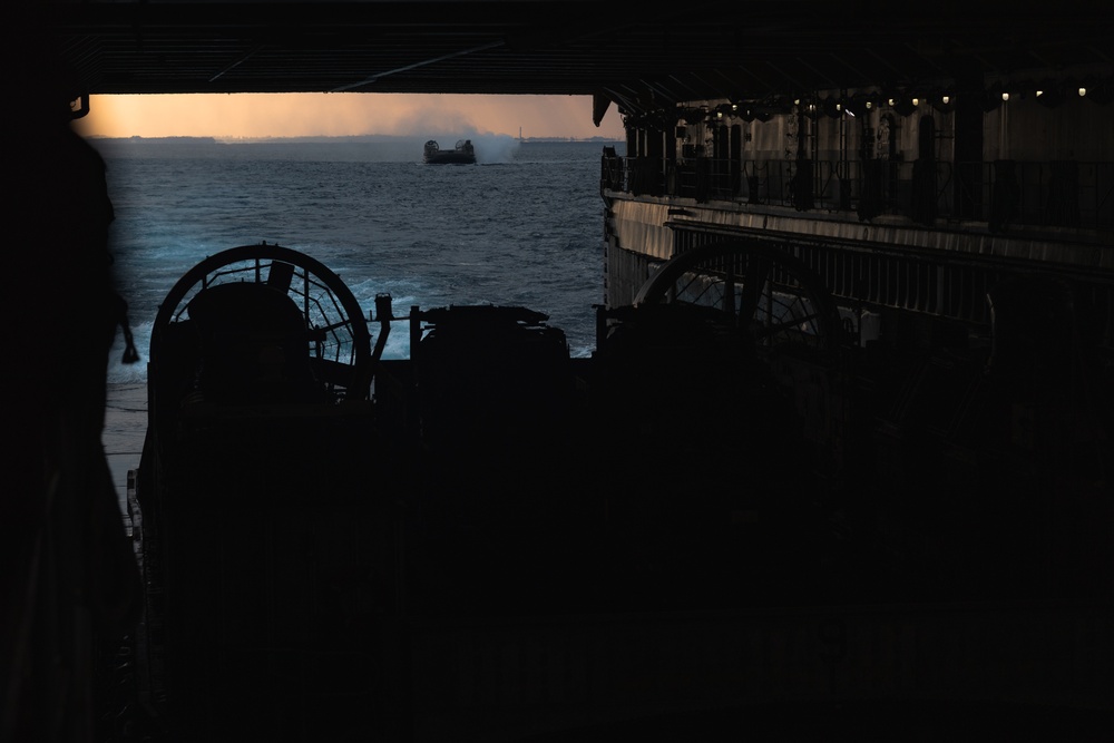 31st MEU conducts off-loading and onloading rehearsals