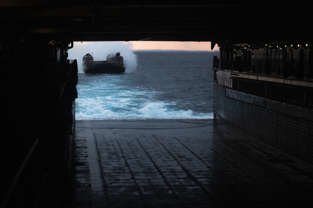 31st MEU conducts off-loading and onloading rehearsals