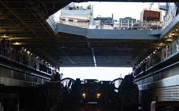 31st MEU conducts off-loading and onloading rehearsals