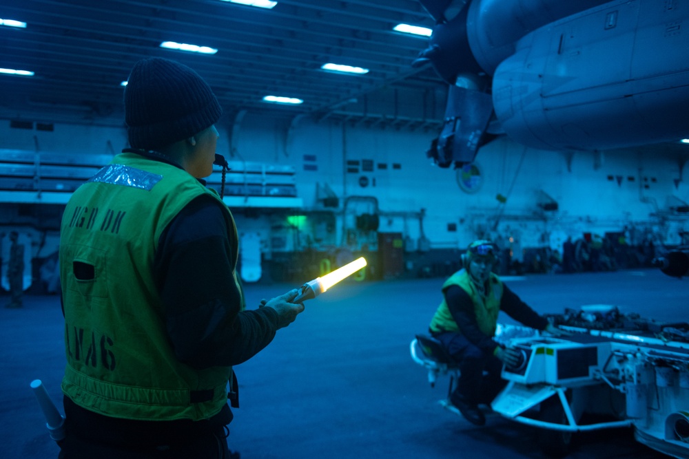 USS America (LHA 6), 31st Marine Expeditionary Unit Conduct Aircraft Movement