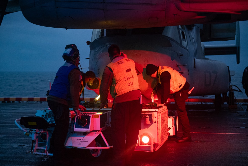 USS America (LHA 6), 31st Marine Expeditionary Unit Conduct Aircraft Movement