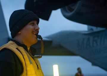 USS America (LHA 6), 31st Marine Expeditionary Unit Conduct Aircraft Movement