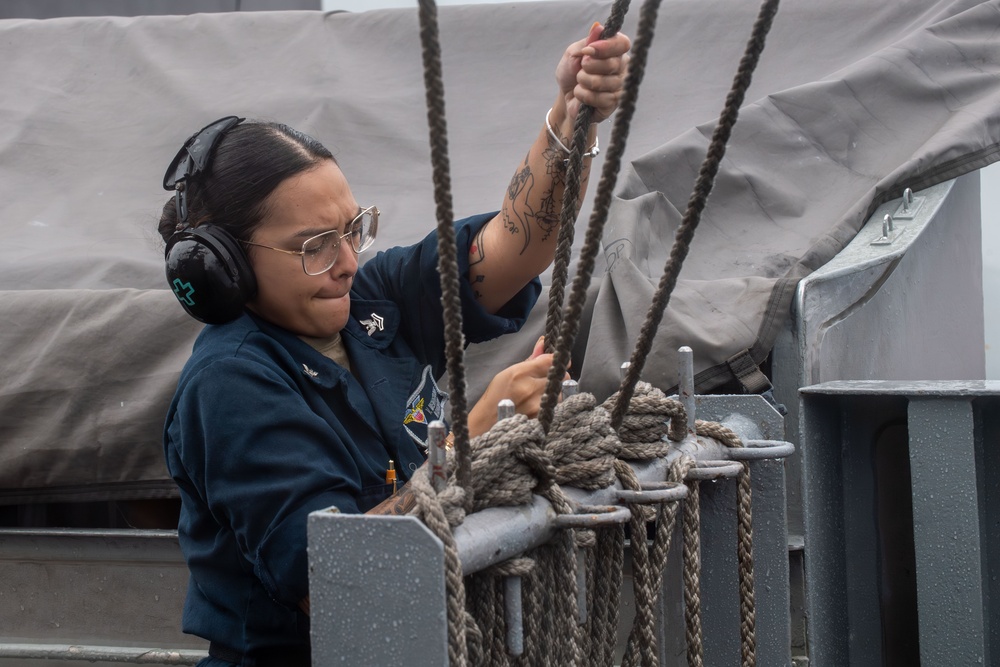 USS Carl Vinson (CVN 70) Conducts Routine Operations in the South China Sea