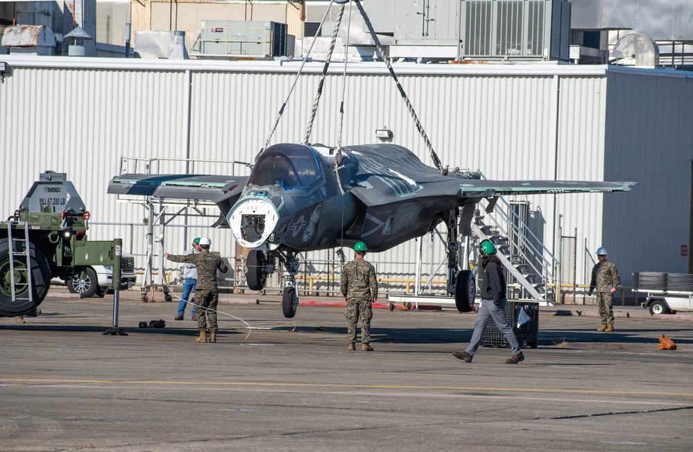 FRCE supports Marine F-35 recovery training