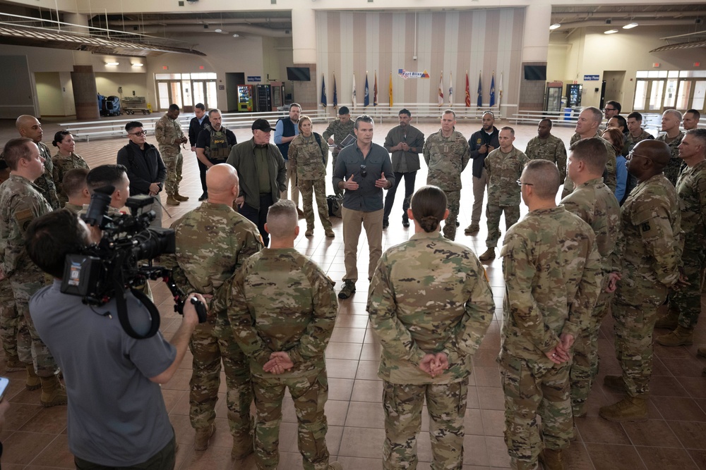 SD Engages with Troops and Border Officials at U.S.-Mexico Border