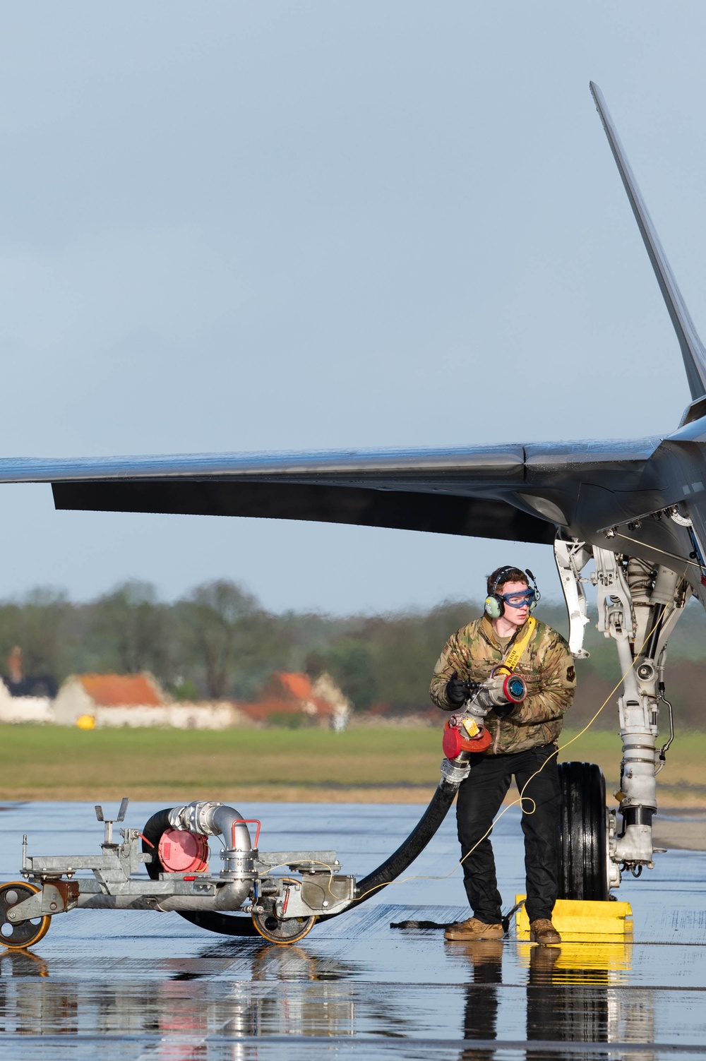 US, RAF F-35 hot-pit refueling at RAF Lakenheath