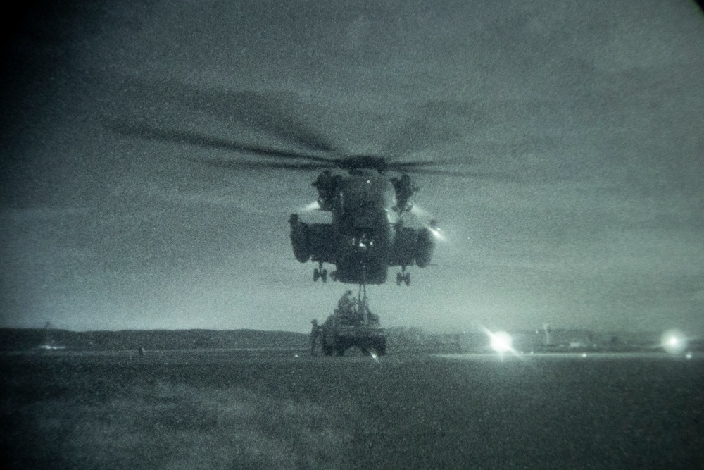 HMH-462 Conducts Joint Nighttime External Lift Training