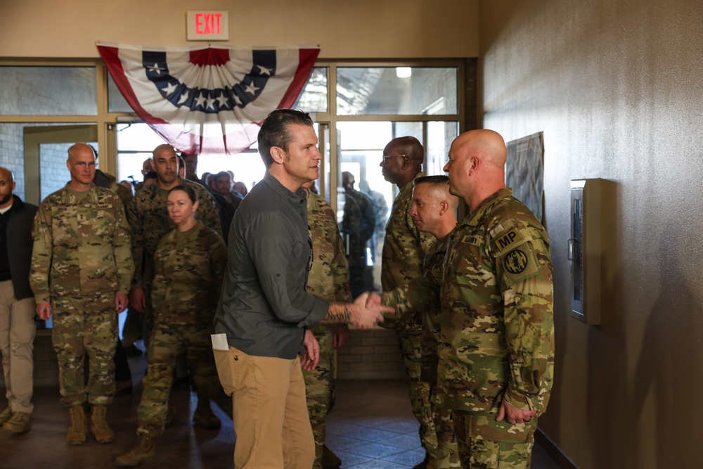 The Secretary of Defense visits Soldiers at the Southern Border