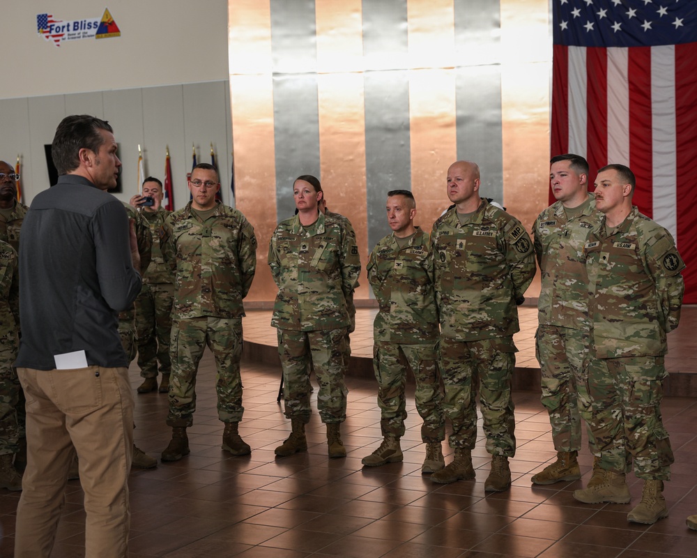 The Secretary of Defense visits Soldiers at the Southern Border