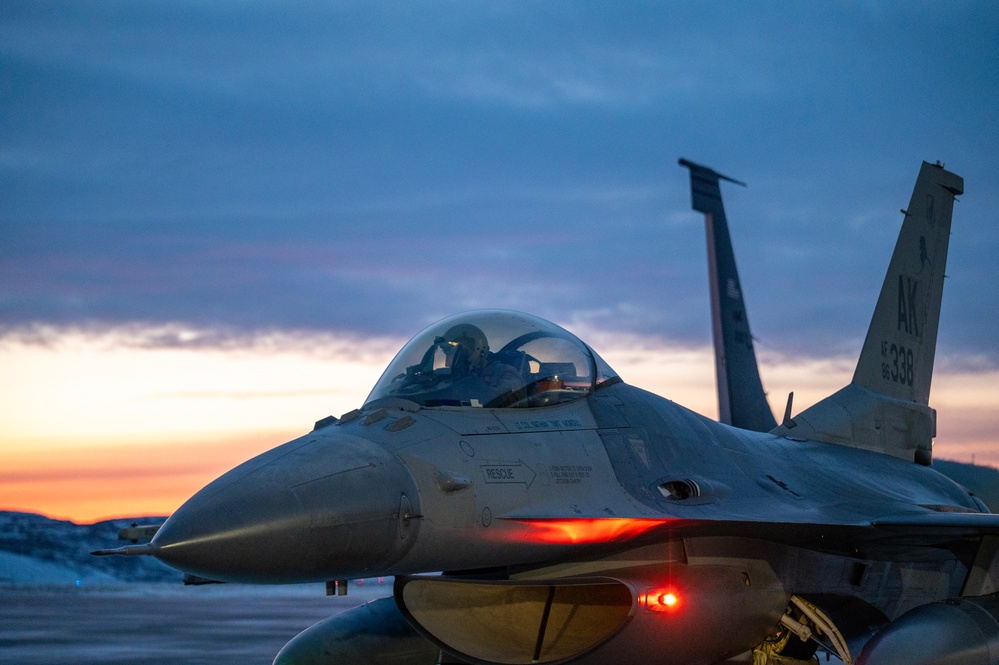 18th FIS's F-16s soar during Operation NOBLE DEFENDER