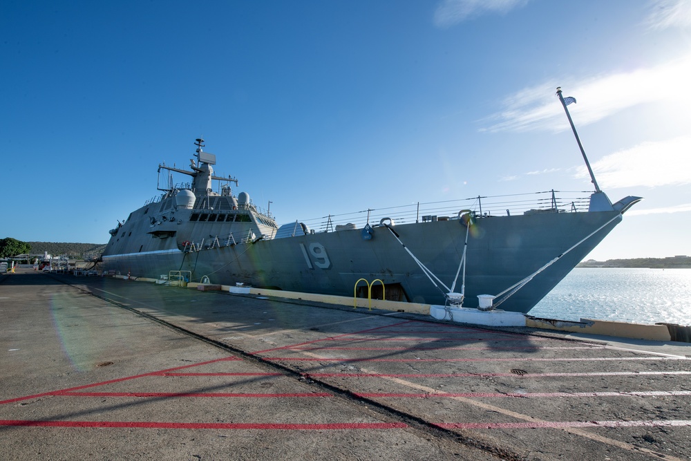 USS ST LOUIS supports OPERATION SOUTHERN GUARD