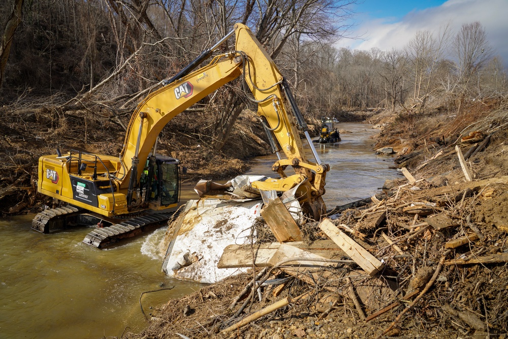 Waterway Debris Removal Operations Continue in Buncombe County, North Carolina (4)