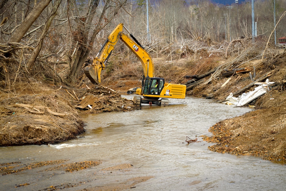 Waterway Debris Removal Operations Continue in Buncombe County, North Carolina (4)