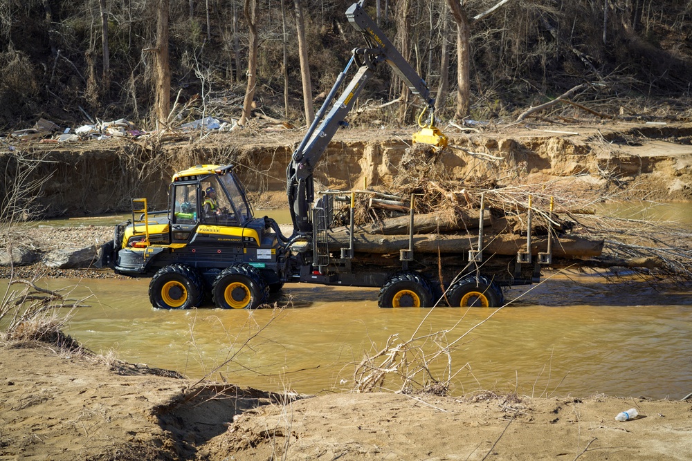 Waterway Debris Removal Operations Continue in Buncombe County, North Carolina (4)