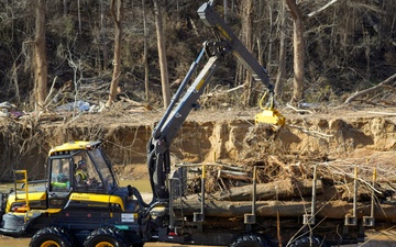 Waterway Debris Removal Operations Continue in Buncombe County, North Carolina (4)